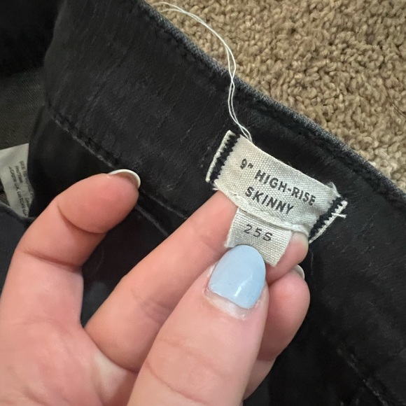 Made well 9 inch high rise skinny distressed black jeans. Size 25S. - Picture 4 of 4